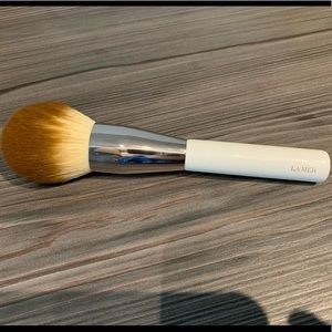 La Mer the Powder brush